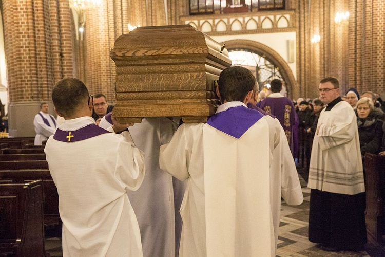 Dopełniał cierpień Chrystusa. Msza św. pogrzebowa