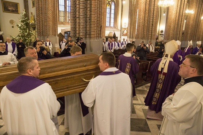 Dopełniał cierpień Chrystusa. Msza św. pogrzebowa