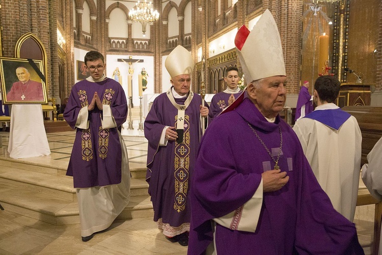 Dopełniał cierpień Chrystusa. Msza św. pogrzebowa