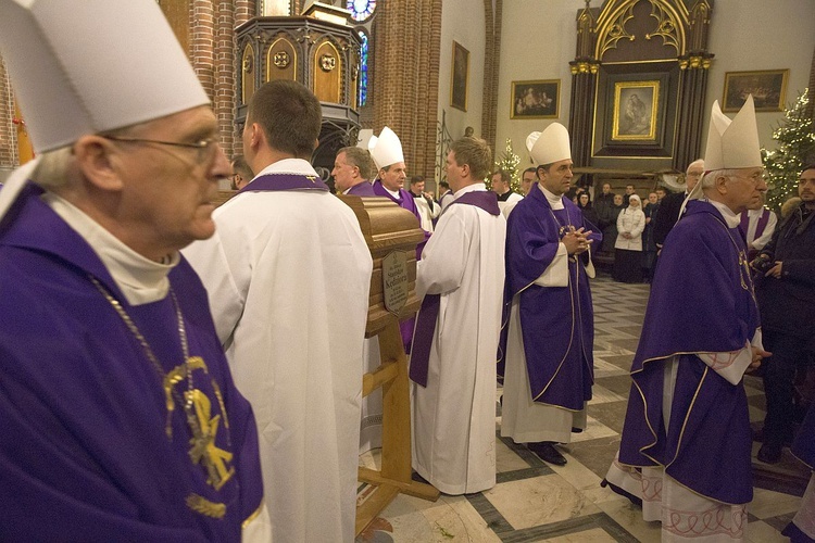 Dopełniał cierpień Chrystusa. Msza św. pogrzebowa