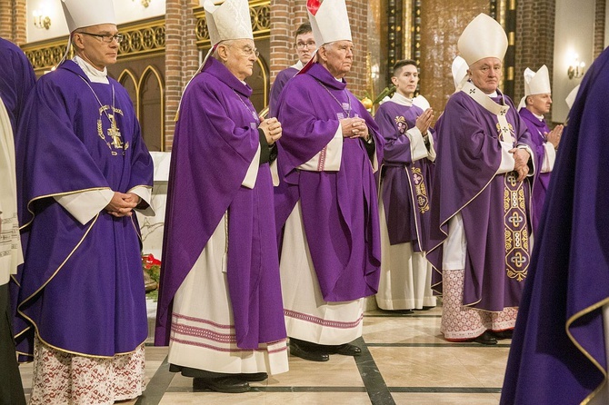 Dopełniał cierpień Chrystusa. Msza św. pogrzebowa