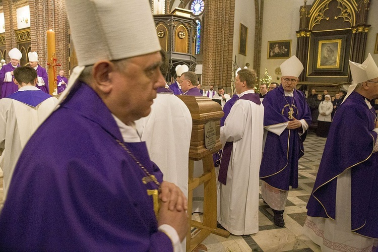 Dopełniał cierpień Chrystusa. Msza św. pogrzebowa