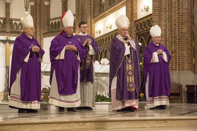 Dopełniał cierpień Chrystusa. Msza św. pogrzebowa