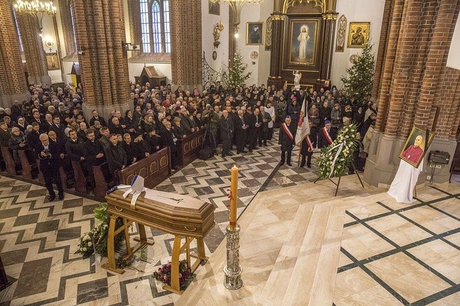 Dopełniał cierpień Chrystusa. Msza św. pogrzebowa