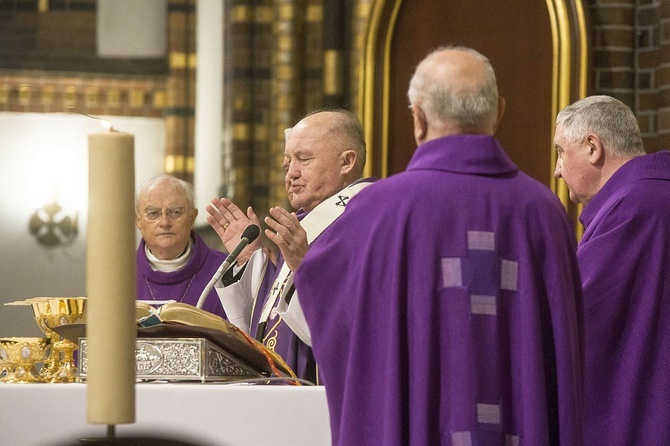 Dopełniał cierpień Chrystusa. Msza św. pogrzebowa