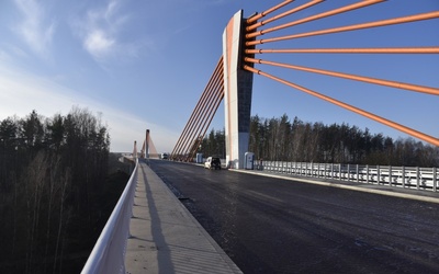 Nowe drogi i więcej bezpiecznych miejsc 