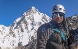 Piotr Tomala na tle K2 w czasie wyprawy na Broad Peak