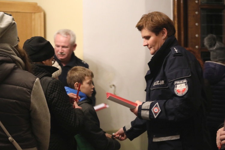 Akcja "Noś odblaski. Bądź widoczny na drodze" w kościele w Zabrzegu