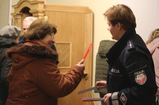 Akcja "Noś odblaski. Bądź widoczny na drodze" w kościele w Zabrzegu