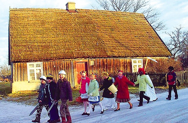 Od Bożego Narodzenia do 6 stycznia chodzą po kaszubskich miejscowościach Trzeji Królowie oraz Herodë.