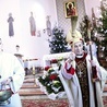 Odnowioną świątynię poświęcił bp Stanisław Salaterski.