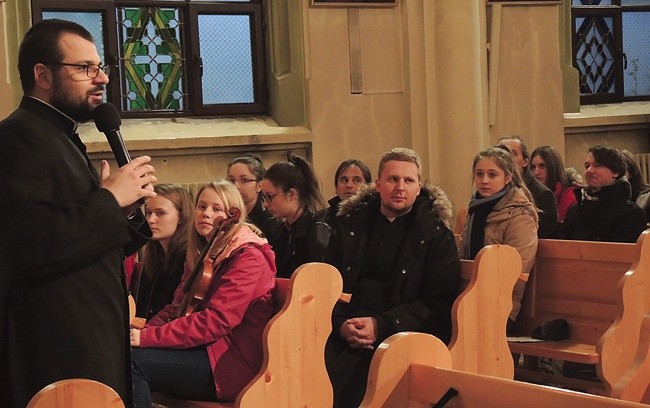Ks. Grzegorz Pasternak poprowadził drugie spotkanie Duchowej Rewolucji dla cieszyńskiej młodzieży.