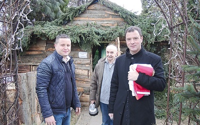 Od lewej: Piotr Pawicki, Jerzy Hernas i ks. Grzegorz Klaja.