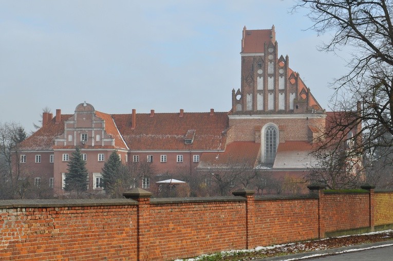 Sanktuarium Matki Bożej Przasnyskiej, Niepokalanej Przewodniczki, które zostało wzniesione z fundacji Pawła Kostki 400 lat temu, jest świątynią, w której można uzyskać odpust w Roku św. Stanisława Kostki