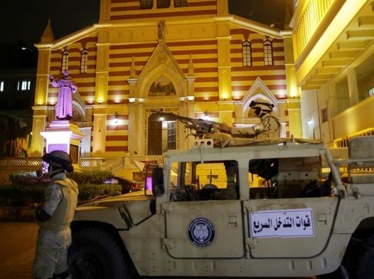 Wojsko strzeże kościoła w Kairze