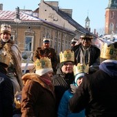 Uczestnicy orszaków otrzymają korony i śpiewniki