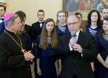 Jubileuszowe życzenia bp. Henrykowi Tomasikowi złożył Zdzisław Sipera, wojewoda mazowiecki