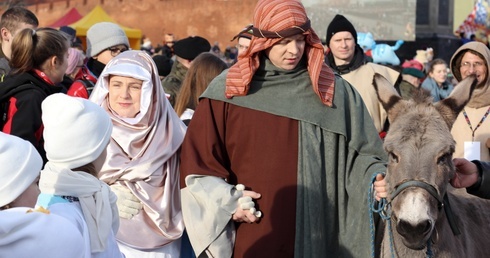 Tłumy wędrują do Dzieciątka