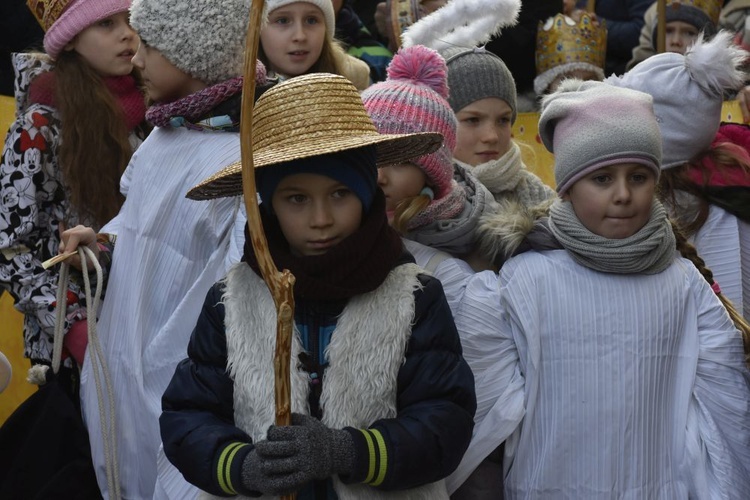 Ponad 2500 osób poszło za mędrcami w Wałbrzychu