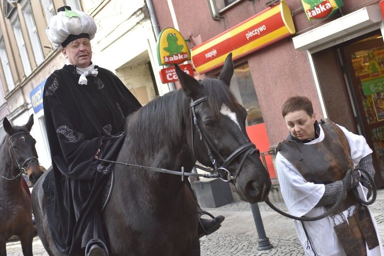 Ponad 2500 osób poszło za mędrcami w Wałbrzychu