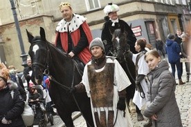 W Wałbrzychu królowie przyjechali konno.