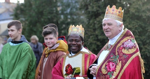 Ks. Beniamin z Konga wędrował z Orszakiem Trzech Króli w Wiskitkach