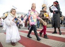 Szli pętlą w Piasecznie. Bo drogi do Boga są kręte