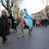 Łowicki orszak poprowadzili Trzej Mędrcy na koniach