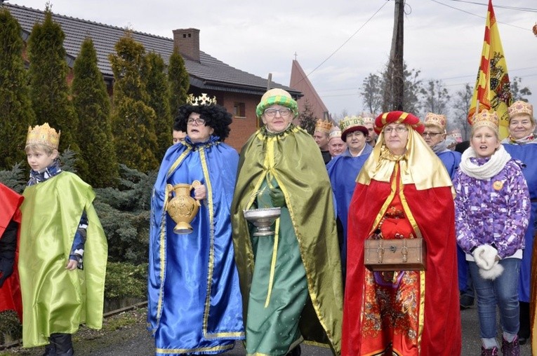 Seniorki z Witkowic wcieliły się w tym roku w role Trzech Króli