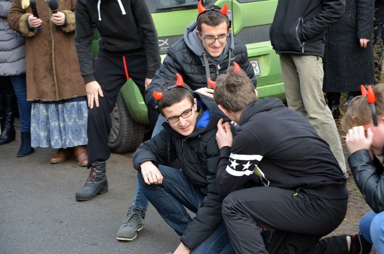 Orszak Trzech Króli w Mrozowie cz.2