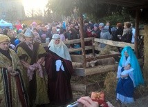 Trzej Królowie oddali pokłon Jezusowi, Maryi i Józefowi.