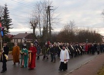 Tak jak w Ewangelii, za gwiazdą poszli trzej królowie