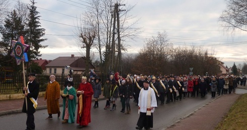 Tak jak w Ewangelii, za gwiazdą poszli trzej królowie