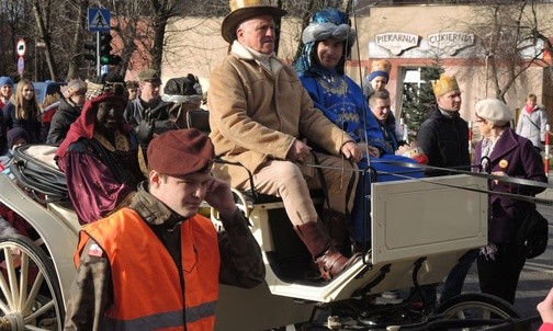 Trzej Królowie zdążali na Stary Rynek dorożką