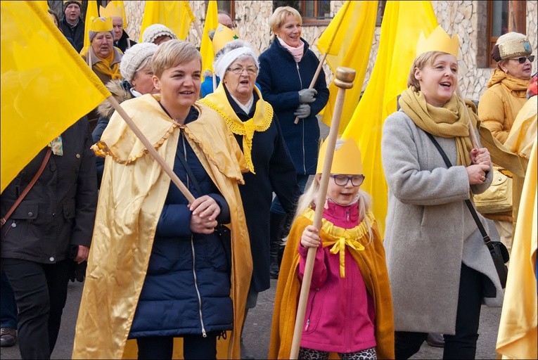 Orszaki u stóp MB Kazimierzowskiej w Rajczy