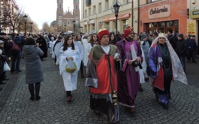 Kutnowski orszak przeszedł ul. Królewską już po raz siódmy