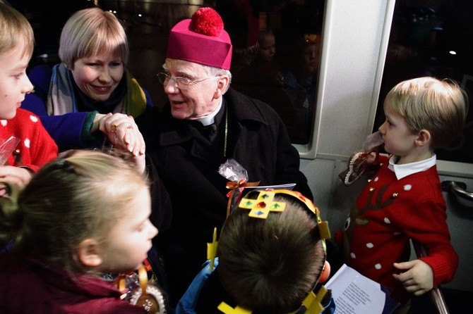 Kolędowanie z abp. Jędraszewskim w tramwaju MPK