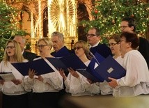 Parafialny Chór "Gloria Dei" śpiewa w parafialnym kościele pw. św. Józefa na Mszach św. w niedzielę i każdą uroczystość kościelną o 9.30