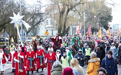 Szacuje się, że w tegorocznym Orszaku Trzech Króli wzięło udział ok. 10 tys. osób. Galeria zdjęć: zgg.gosc.pl