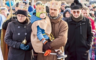 ▲	W tym roku hasło brzmiało: „Bóg jest dla wszystkich”.