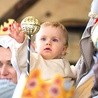 	Mińsk. Mędrcy w kościele św. Antoniego znaleźli Dzieciątko, które bardziej niż dary interesowało… berło.
