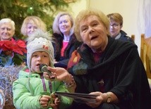 Teresa Lipowska zaprosiła do wspólnego śpiewania kolędy „Wśród nocnej ciszy” małą dziewczynkę