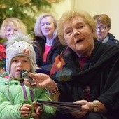 Teresa Lipowska zaprosiła do wspólnego śpiewania kolędy „Wśród nocnej ciszy” małą dziewczynkę