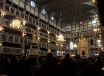 W świątyni zebrało się ok. 300 osób.