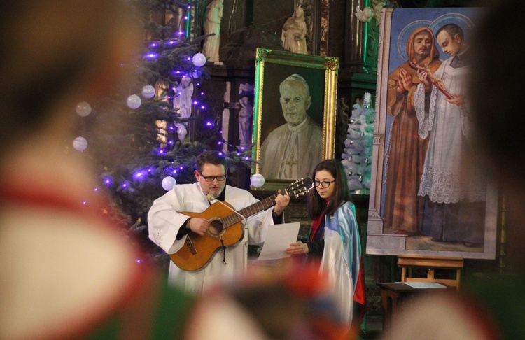 Mali kolędnicy w Płocku