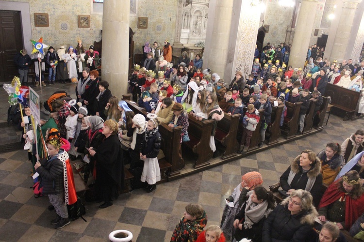 Mali kolędnicy w Płocku