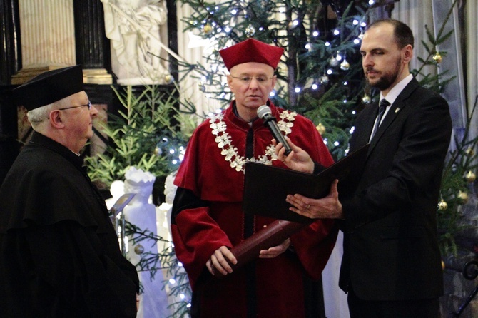 Nadanie tytułu doktora honoris causa prof. Rémiemu Brague'owi