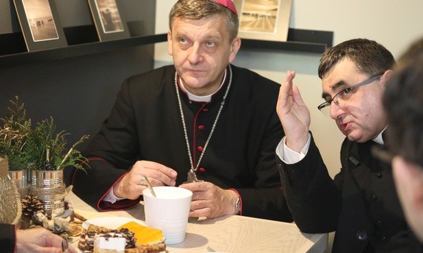 Pierwszym gościem "Przystani" był bp Roman Pindel