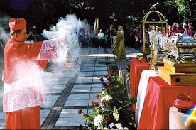 Podczas liturgii polowej Mszy św. na stokach Cytadeli Warszawskiej, z okazji rocznicy śmierci Romualda Traugutta i jego towarzyszy.