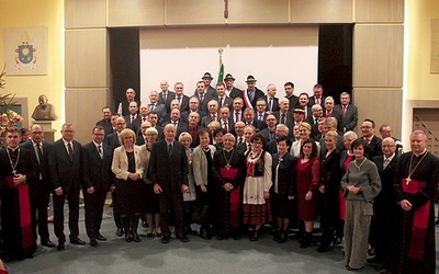 Grupowe zdjęcie uczestników.